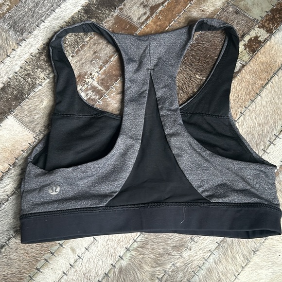 Lululemon Gray and Black Invigorate Bra Size 4 - Picture 3 of 6